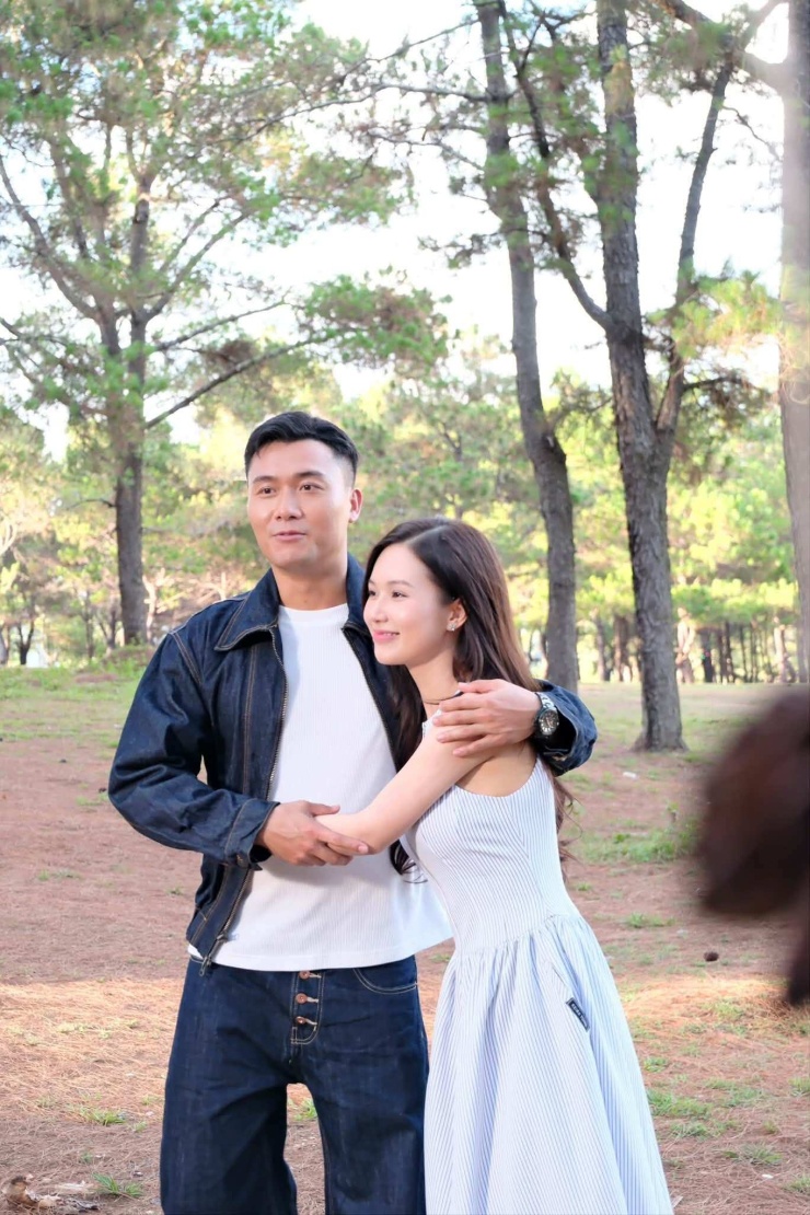 Ngọc Anh và Xuân Phúc có nhiều phân cảnh tình cảm trong phim Trời cao nguyên xanh