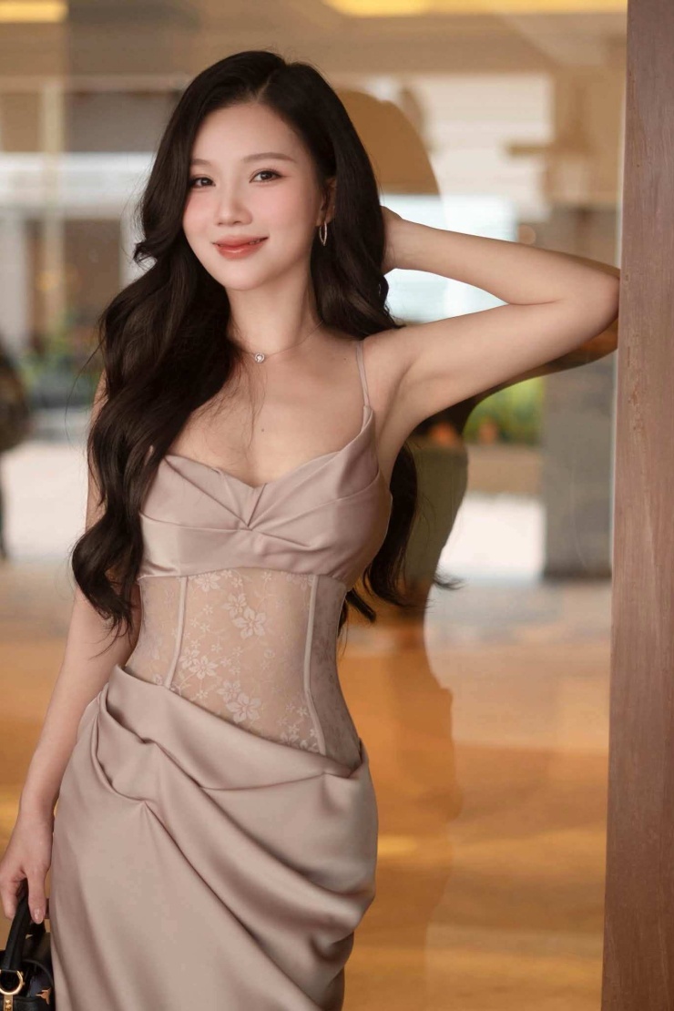 Ngọc Anh biến hóa đa dạng phong cách