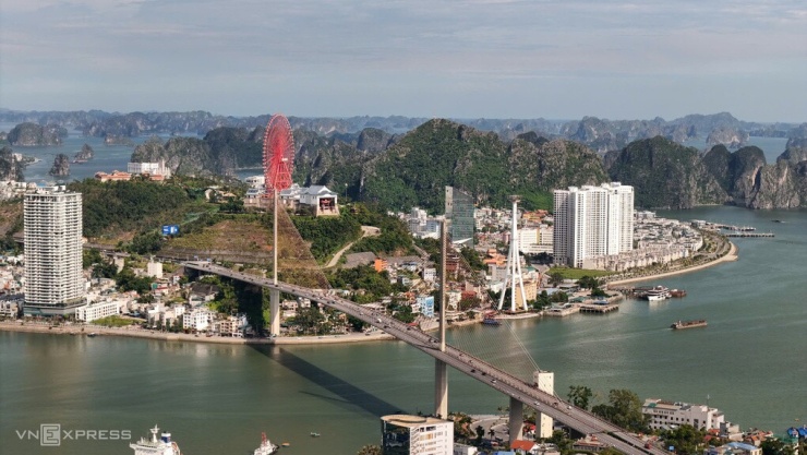 Cầu Bãi Cháy, tỉnh Quảng Ninh. Ảnh: Lê Tân