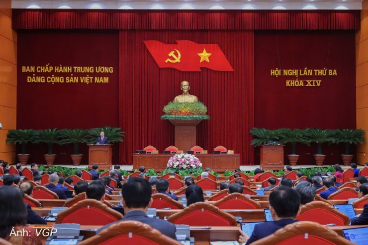 Phiên bế mạc hội nghị Trung ương ba khóa 14, chiều 24/7. Ảnh: Nhật Bắc/VGP