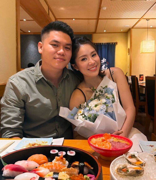 Lê Phương chia sẻ khoảnh khắc hẹn hò cùng chồng.