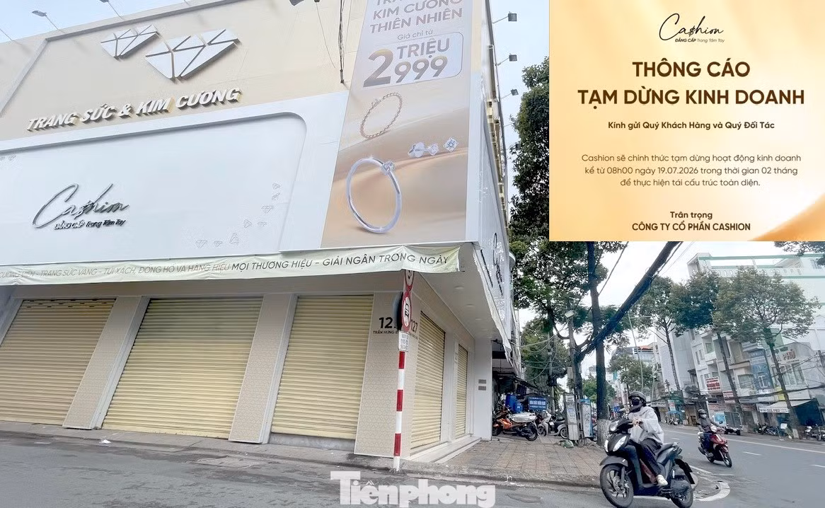 Tiệm kim cương Cashion, số 127 Trần Hưng Đạo, TP. Cần Thơ cũng đóng cửa, và thông báo tạm dừng hoạt động của công ty này (góc phải).