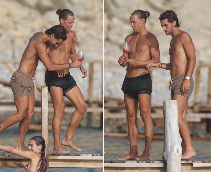 Ferran Torres và Marcos Llorente (búi tóc) vui đùa trên cầu tàu ở Ibiza, Tây Ban Nha. Ảnh: Backgrid