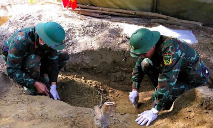 Các lực lượng tiếp tục tìm kiếm, quy tập các hài cốt liệt sĩ tại khu vực Câu Nhi, xã Nam Hải Lăng, tỉnh Quảng Trị