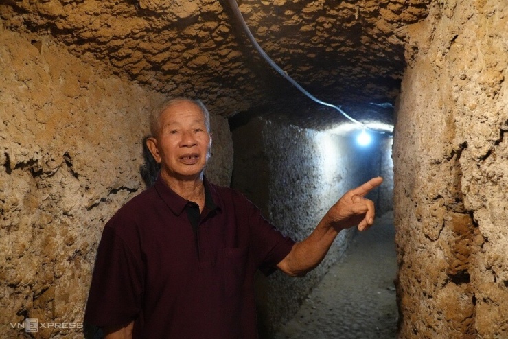 Ông Nguyễn Khắc Thơ, một trong những người tham gia đào địa đạo Đám Toái. Ảnh: Phạm Linh