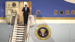 Ông Trump đột ngột đổi máy bay vì lo ngại bị ám sát