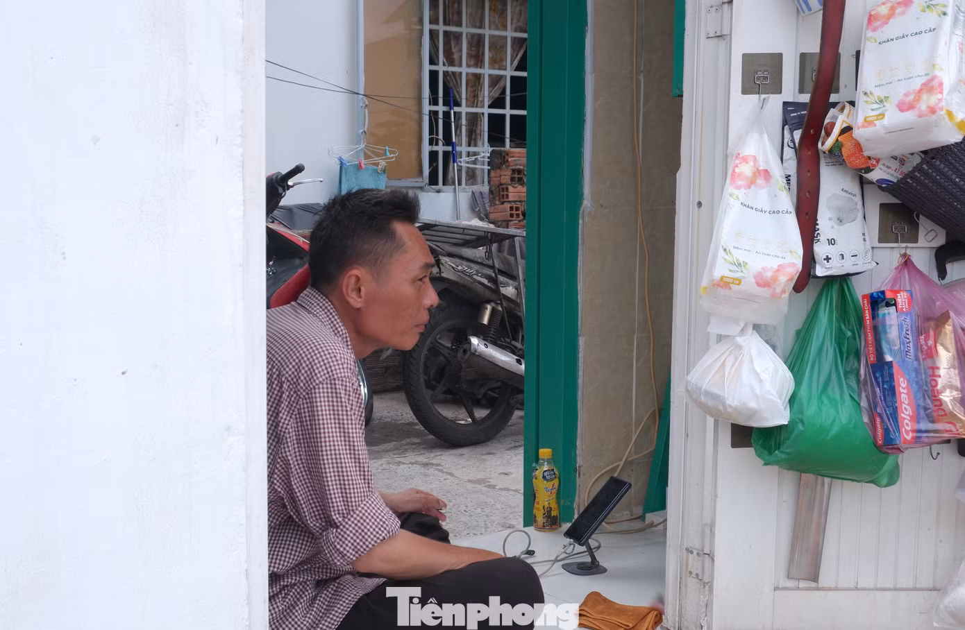 Cuộc sống trong căn nhà ‘siêu tí hon’ bên rạch Xuyên Tâm: 'Không ở đây thì biết ở đâu?' - 13