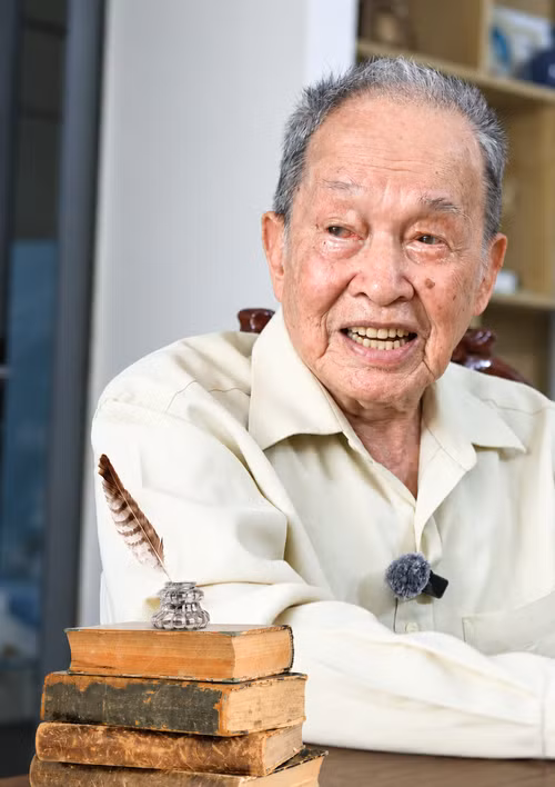 Đại tá Nguyễn Văn Tàu (bí danh Tư Cang), Anh hùng Lực lượng vũ trang nhân dân.