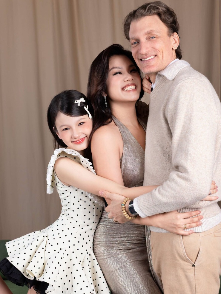 Ảnh sao 28/7: Tăng Thanh Hà mặc đồ bơi khoe dáng 'gái 3 con' - 4