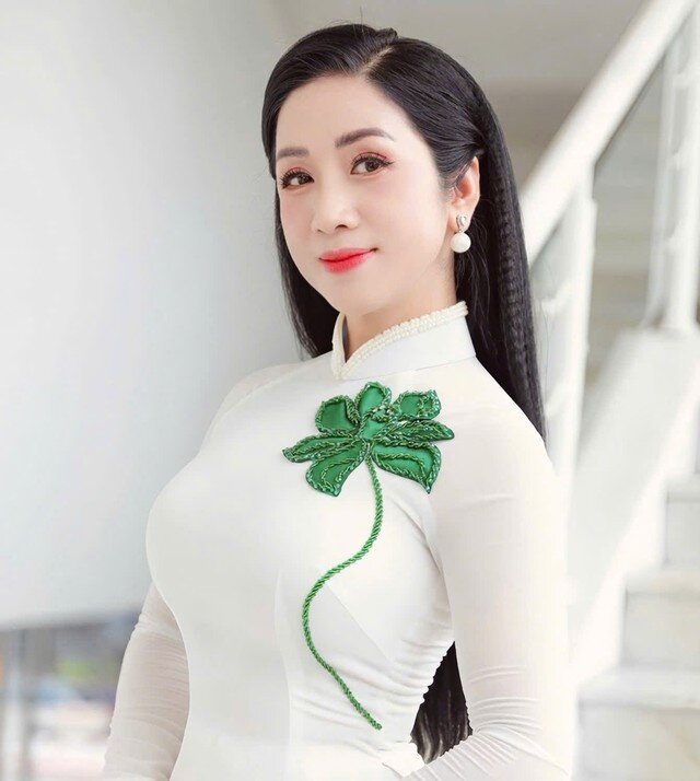 NSƯT Phương Nga là Phó trưởng khoa Thanh nhạc - Học viện Âm nhạc Quốc gia Việt Nam.
