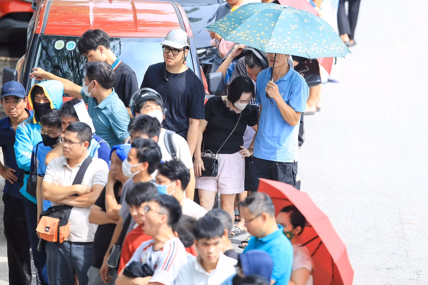 Vé 'chợ đen' trận Việt Nam - Singapore tấp nập, phe vé đẩy giá gấp đôi - 8