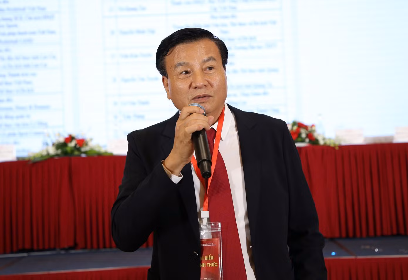 Ông Lê Văn Thành phát biểu tại Đại hội.