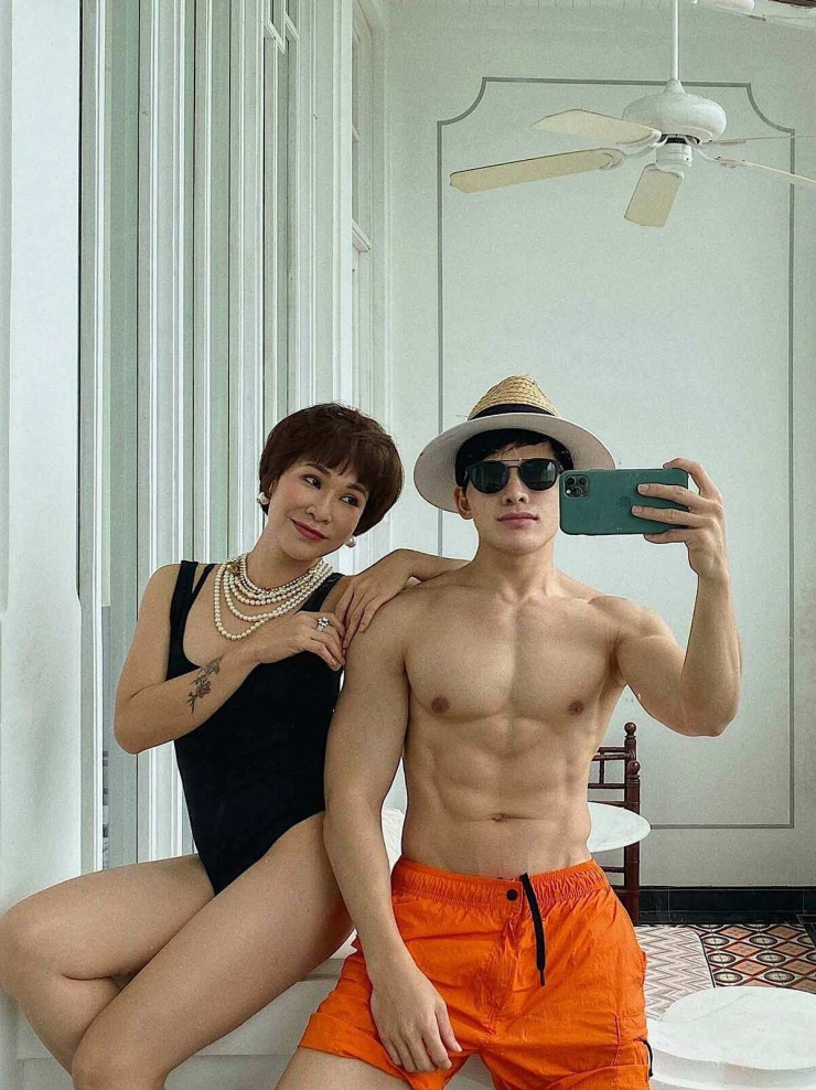 Ảnh sao 29/7: Jennifer Phạm ngắm hồ nổi tiếng ở Tây Tạng - 5