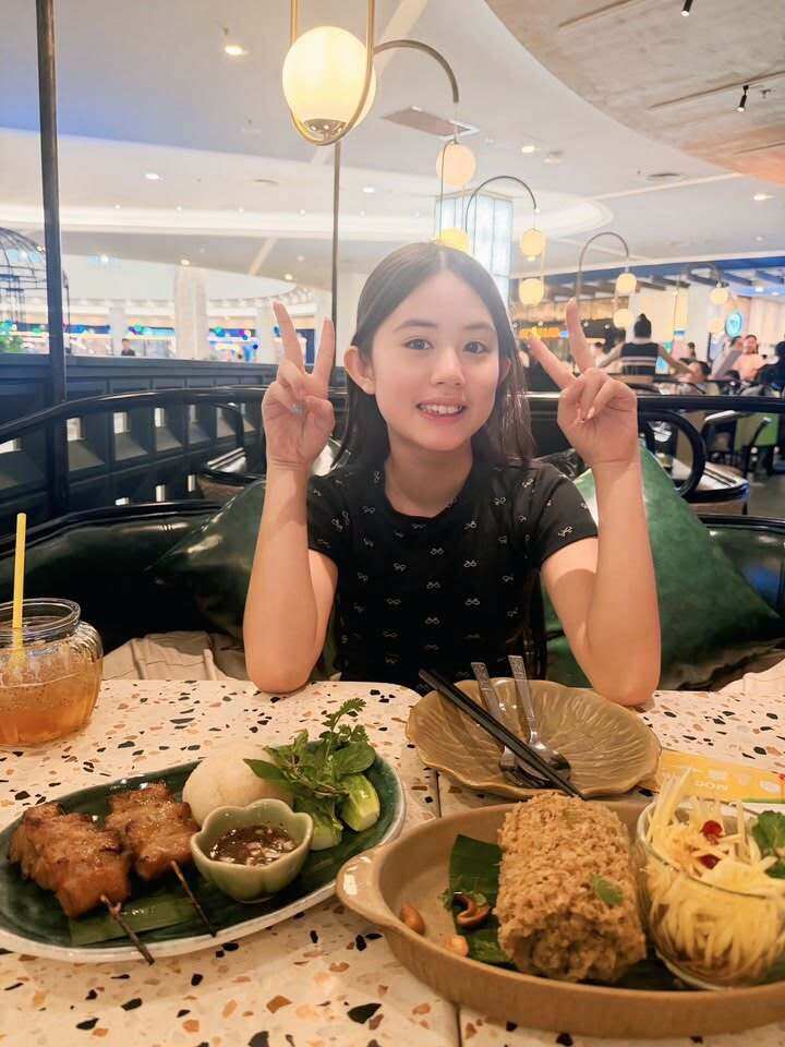 Ảnh sao 29/7: Jennifer Phạm ngắm hồ nổi tiếng ở Tây Tạng - 14
