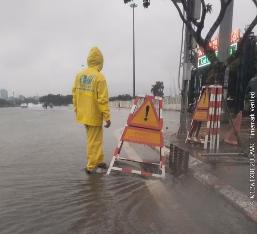 Nhiều nơi đã bị ngập cục bộ do mưa lớn dồn dập