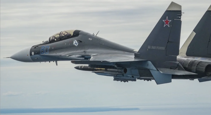 Máy bay chiến đấu Su-30SM2 của Hải quân Nga trang bị tên lửa Kh-31. (Ảnh: MW)