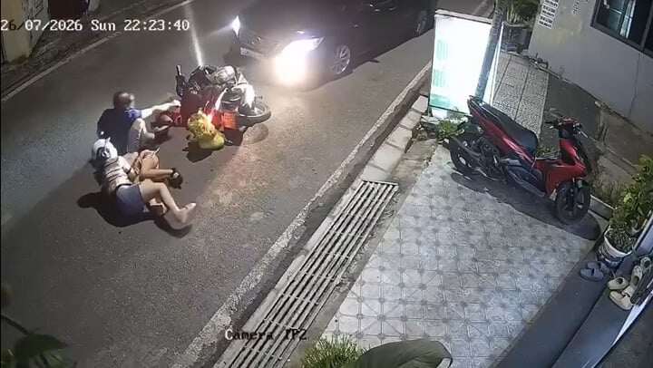 Hiện trường vụ việc được camera an ninh ghi lại.