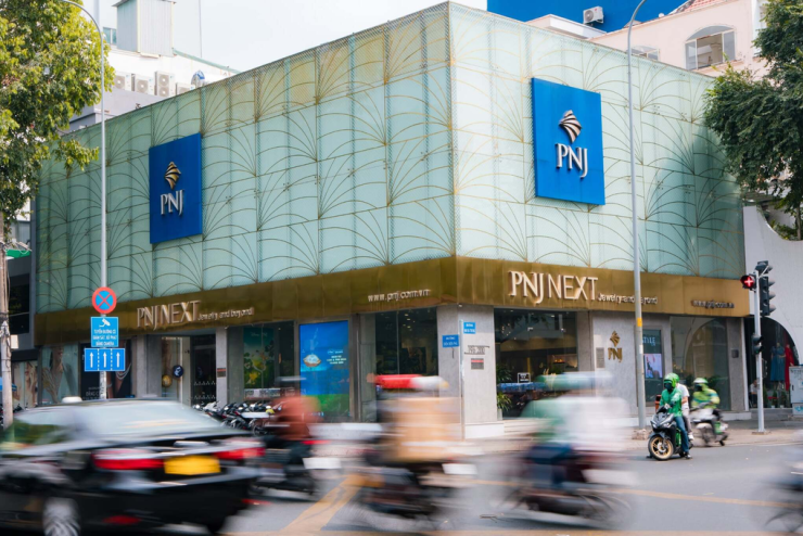 Bên ngoài cửa hàng PNJ trên đường Hai Bà Trưng, phường Tân Định (TP HCM). Ảnh: Hùng Việt