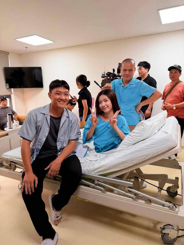 Lời chia tay đặc biệt của dàn diễn viên 'Dưới ô cửa sáng đèn' - 16