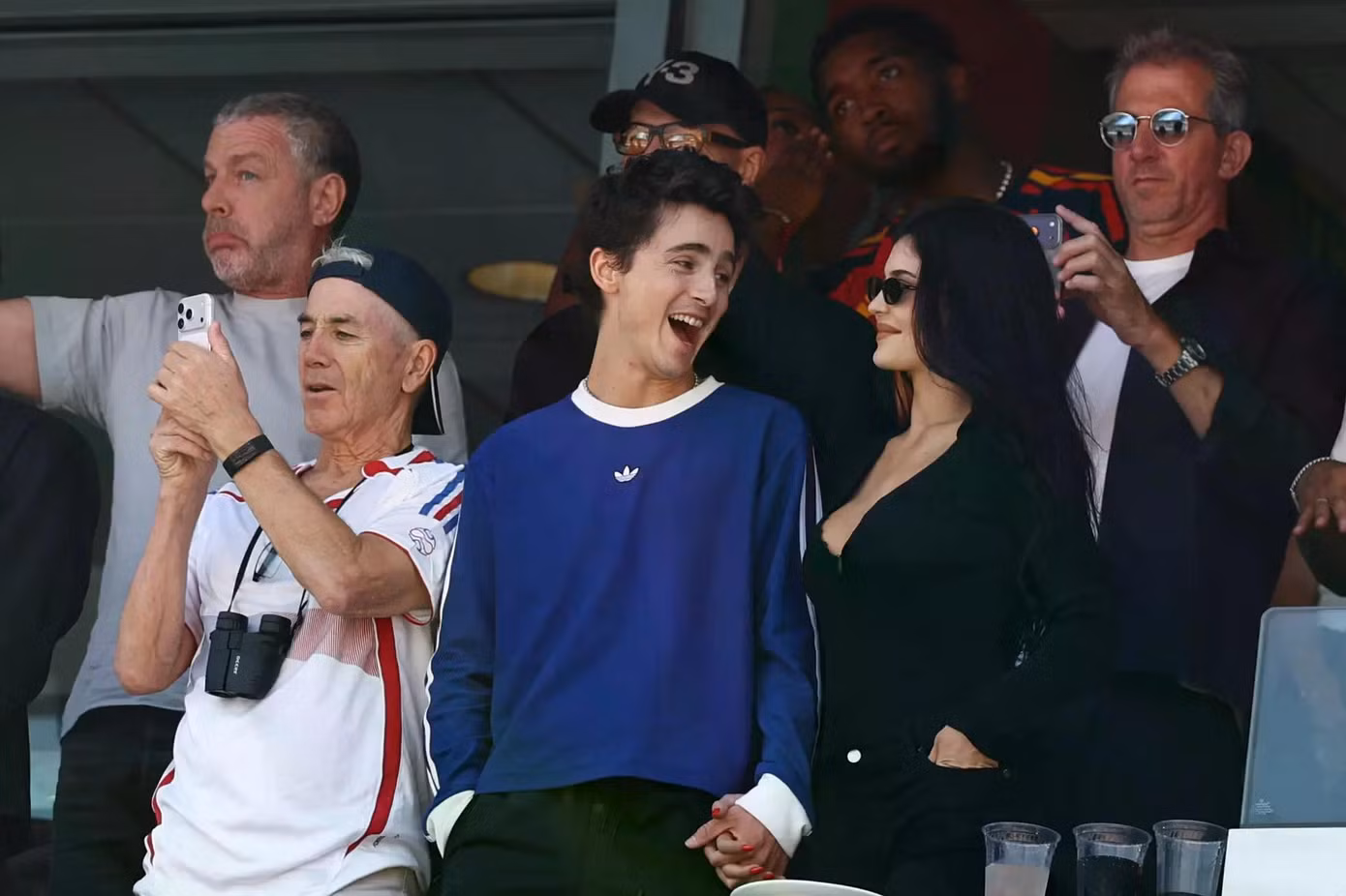 Chàng thơ nước Pháp hôn bạn gái trên khán đài chung kết World Cup - 2