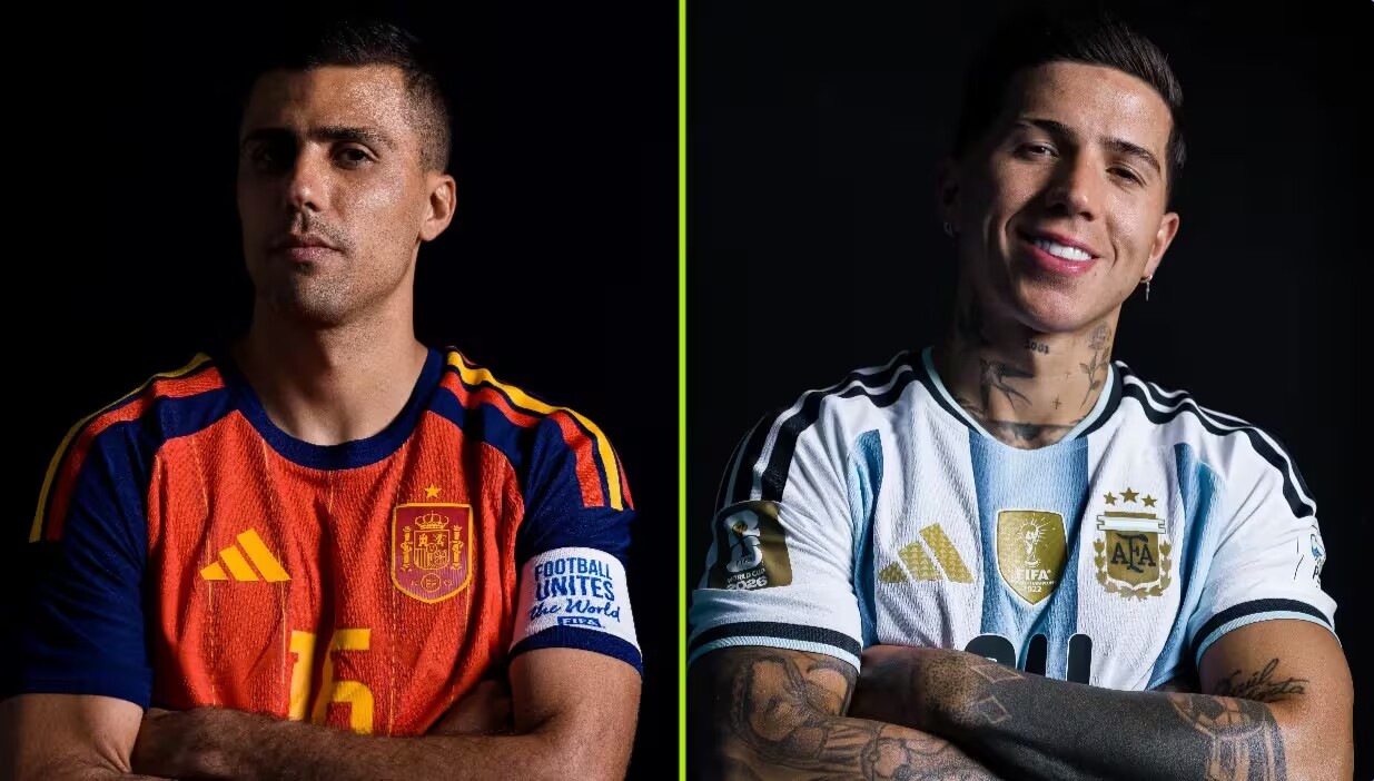 Rodri (bên trái) và Enzo Fernandez có dịp so tài