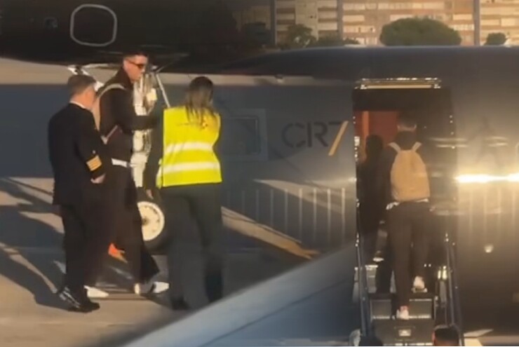 Ronaldo lên chuyên cơ ngay sau khi đặt chân tới Lisbon