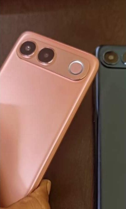 Vivo S2 rò rỉ ảnh thực tế với thiết kế camera độc đáo, trang bị chip lạ - 3