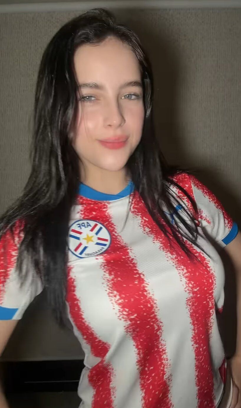 Fan nữ Paraguay mang vẻ đẹp vạn người mê, xứng danh "đệ nhất mỹ nhân" World cup - 4