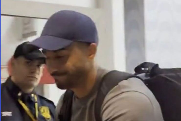 Duy nhất hậu vệ Danilo là cầu thủ Brazil có mặt trong chuyến bay về nước hậu World Cup