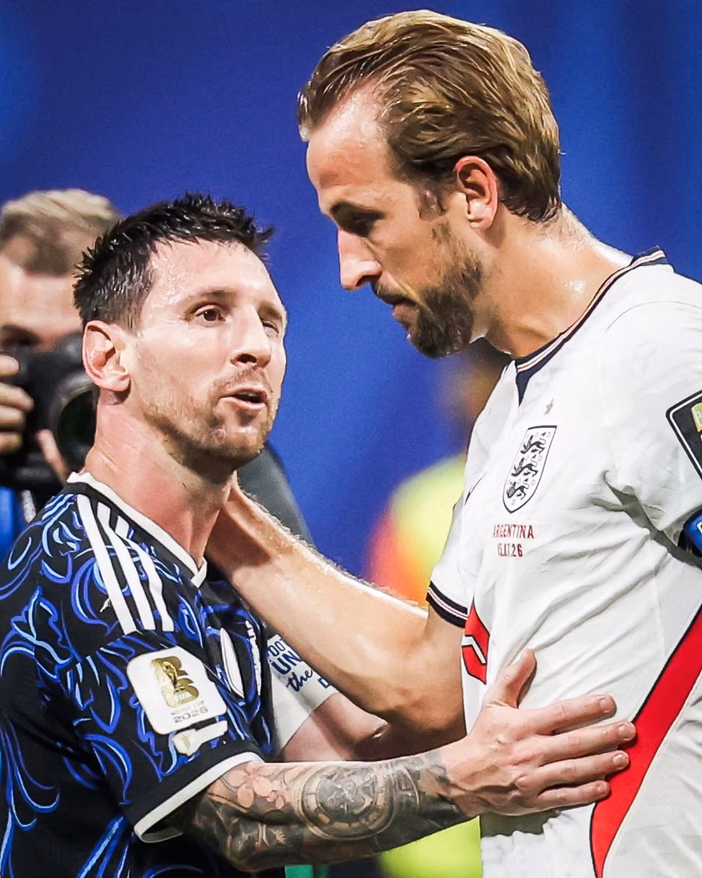Ảnh Messi ôm Harry Kane gây bão mạng - 2