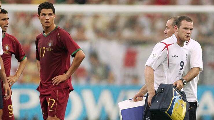 Ronaldo "góp công lớn" khiến bạn thân Rooney bị đuổi