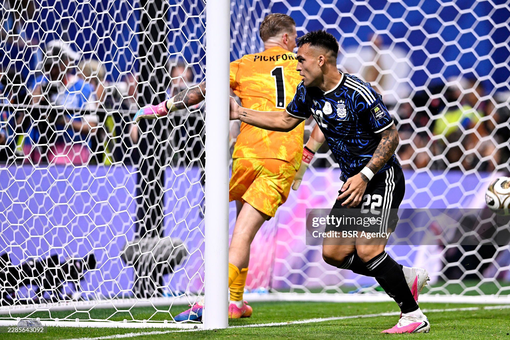 Lautaro Martinez ghi bàn thắng quý như vàng, giúp Argentina ngược dòng thành công