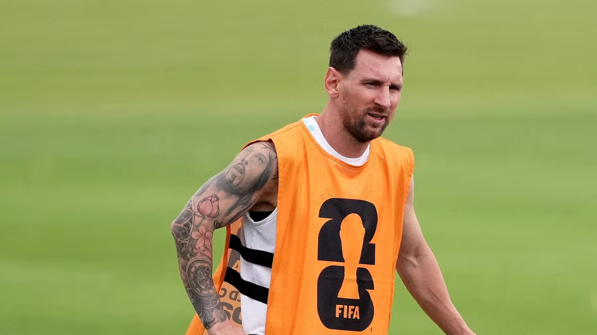 Argentina so tài Tây Ban Nha: Siêu sao Messi gây sốt với tuyệt chiêu tập "dưỡng sinh" - 1