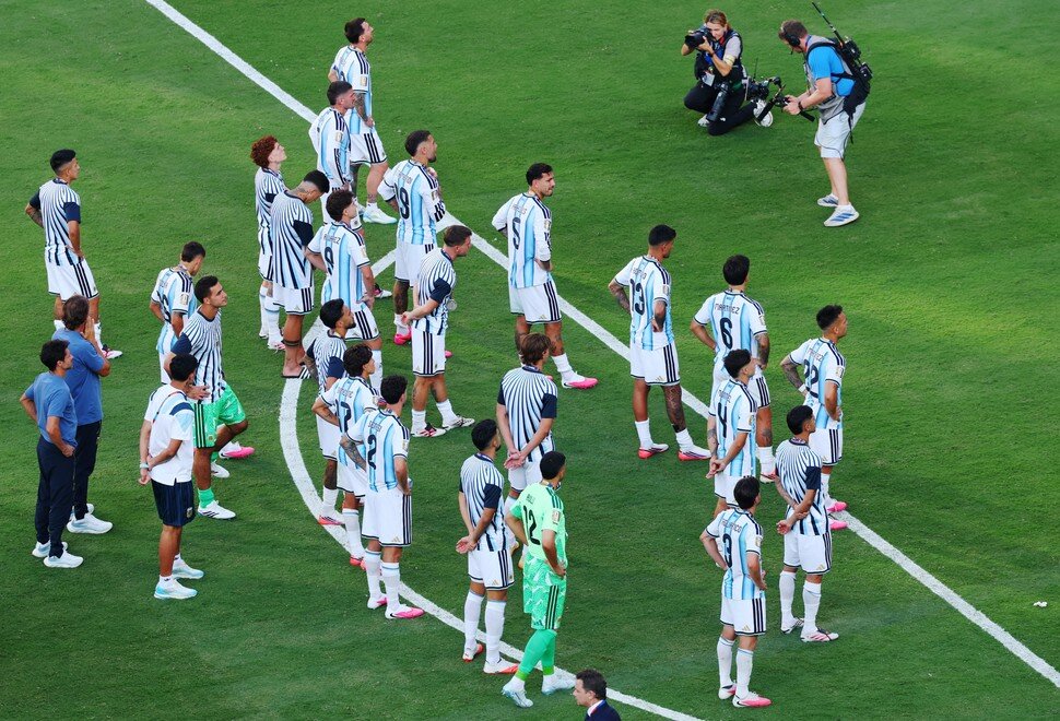 Argentina thất bại trước Tây Ban Nha