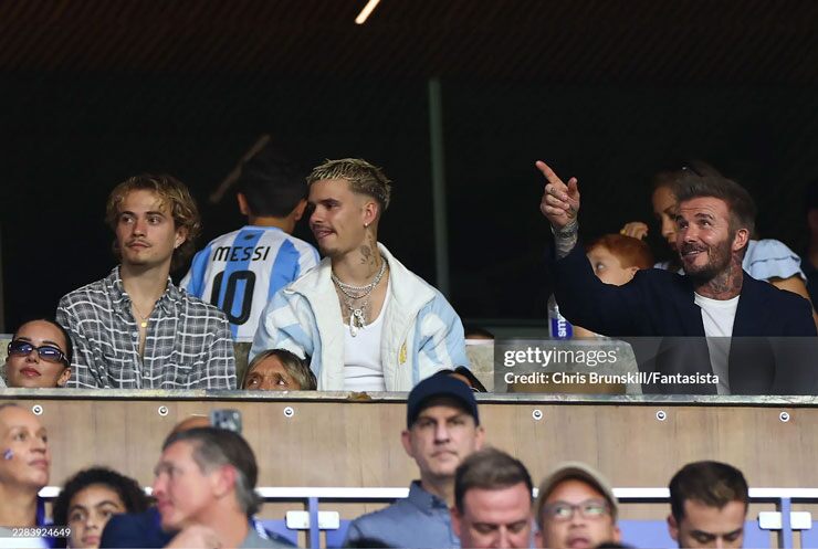 Cha con David Beckham trên khán đài trận Argentina gặp Cape Verde tại World Cup 2026.