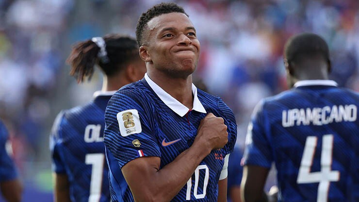 Phong độ thuyết phục ở vòng knock-out giúp Pháp tạm chiếm ngôi số 1 thế giới của Argentina