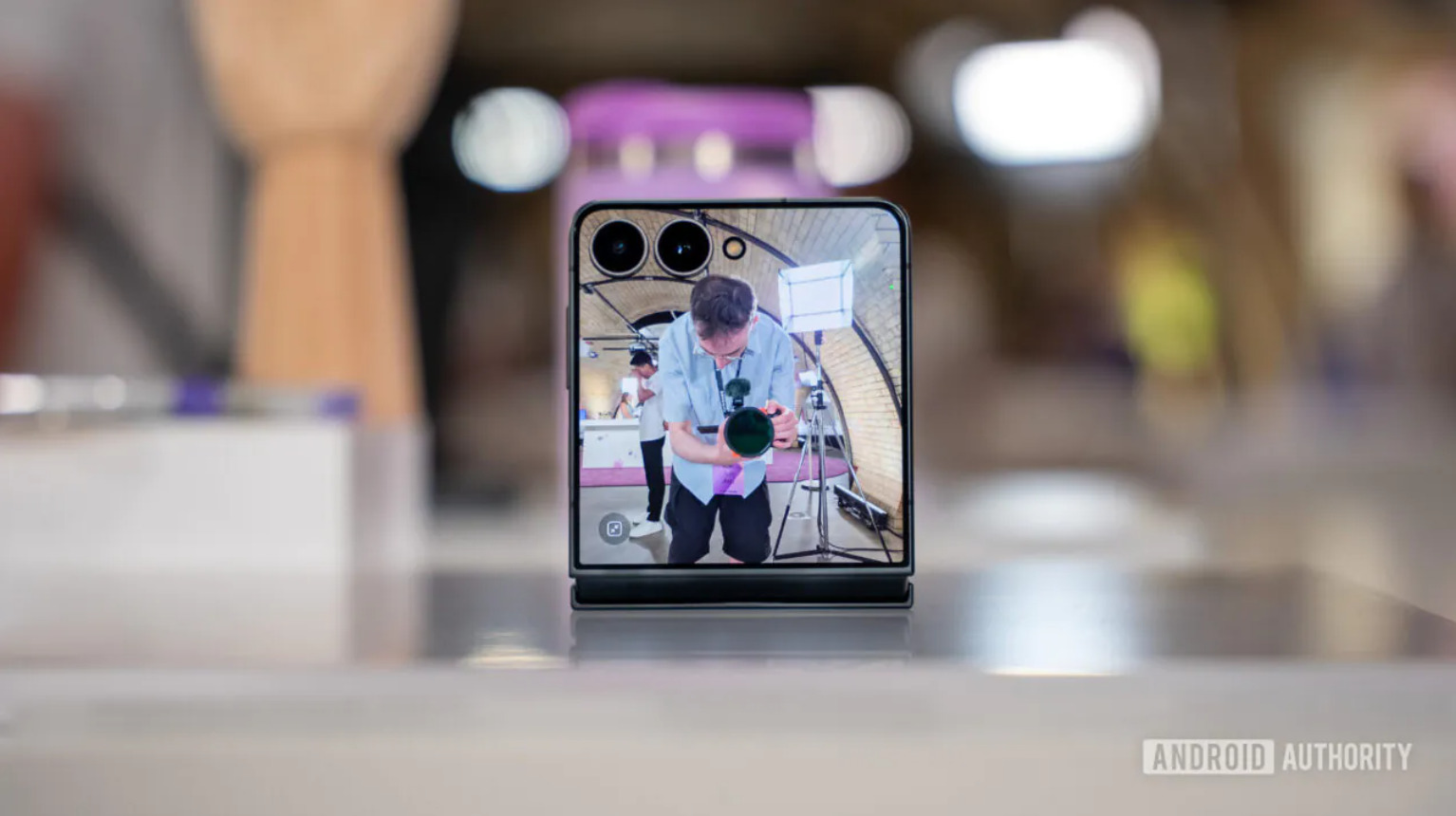 Galaxy Z Flip 8 đã cho phép&nbsp;đặt trước tại Việt Nam.