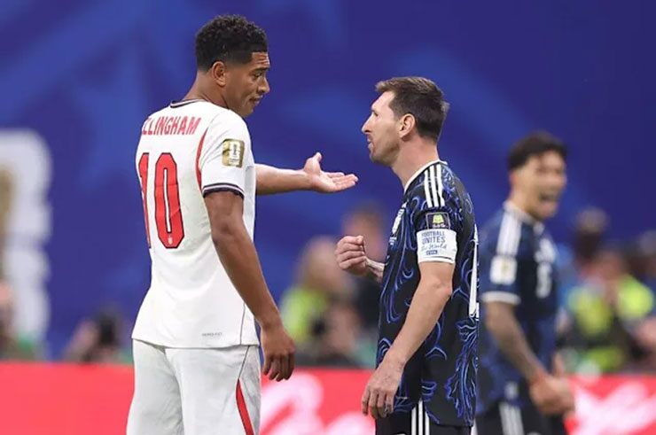 Tình huống tranh cãi gay gắt và lời qua tiếng lại giữa Jude Bellingham và siêu sao Lionel Messi ngay trên sân.
