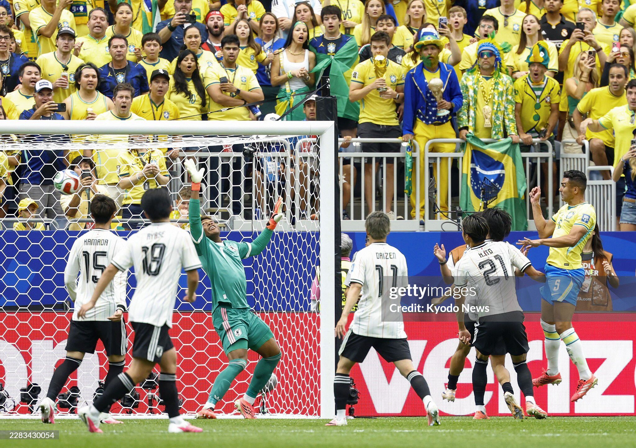 Casemiro phá lưới Nhật Bản