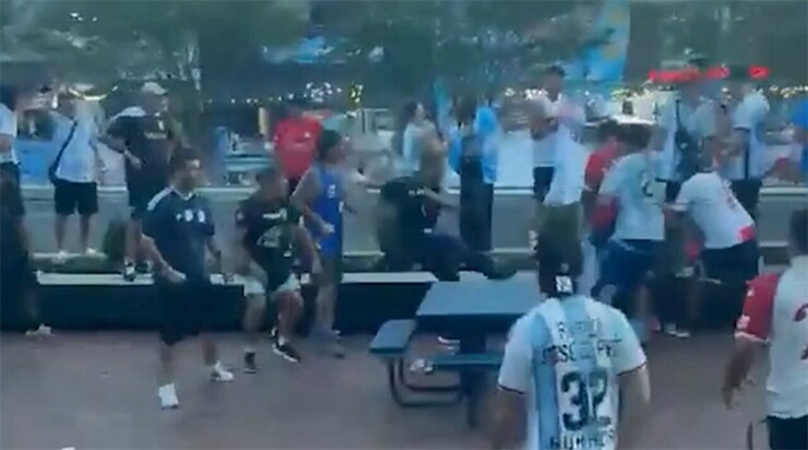 CĐV Argentina ẩu đả náo loạn Atlanta, hâm nóng đại chiến ĐT Anh ở bán kết World Cup - 2