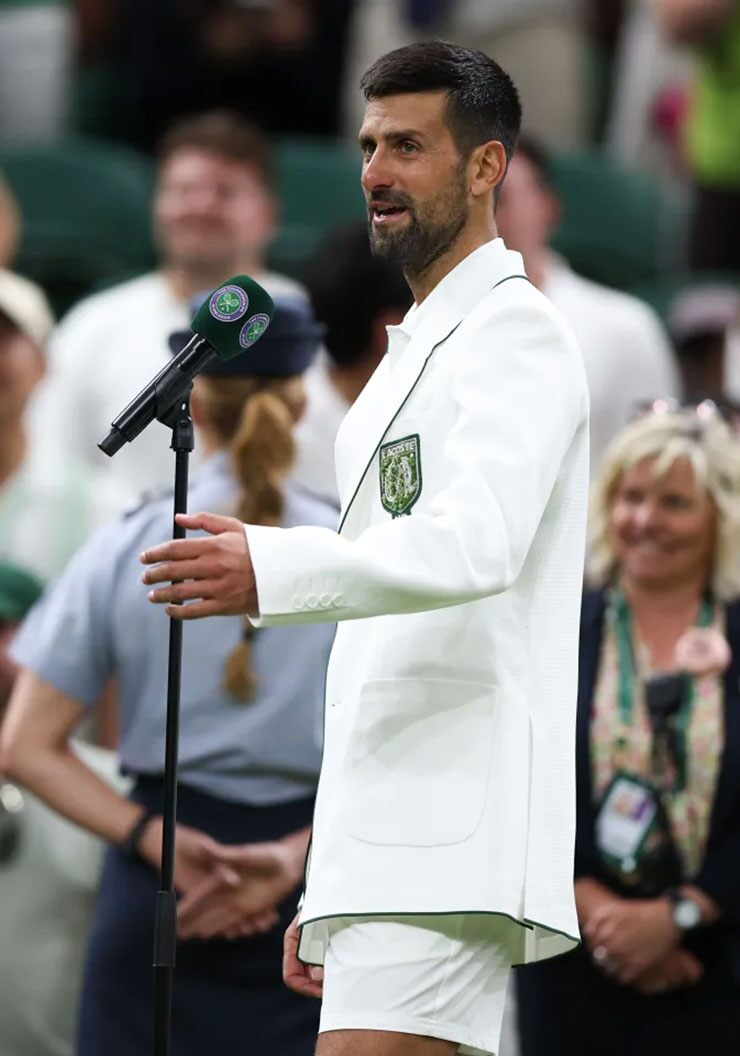 Novak Djokovic đã nhận được lời mời tham dự đám cưới sau khi một cặp đôi bất ngờ cầu hôn ngay trong trận đấu của anh.