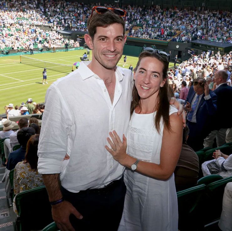 Jonathan Clement cầu hôn Juliet Berner trên khán đài sân Trung tâm khi Djokovic đang thi đấu.