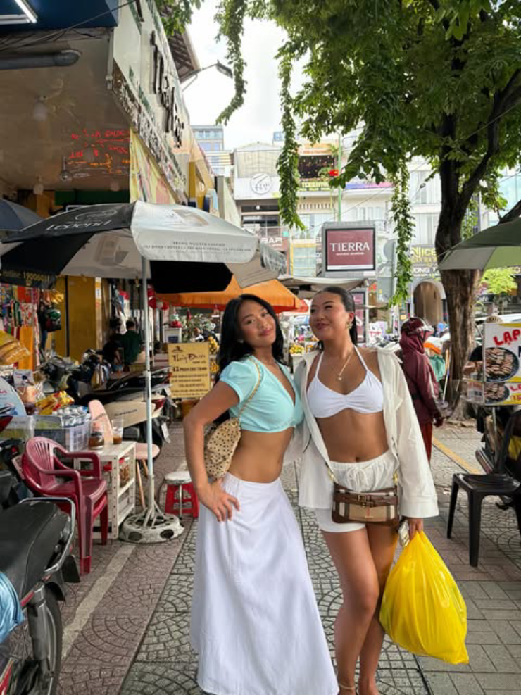 Nhà vô địch Olympic người H'Mông khoe cơ thể đẹp như "kỳ quan" khi tới Việt Nam - 4