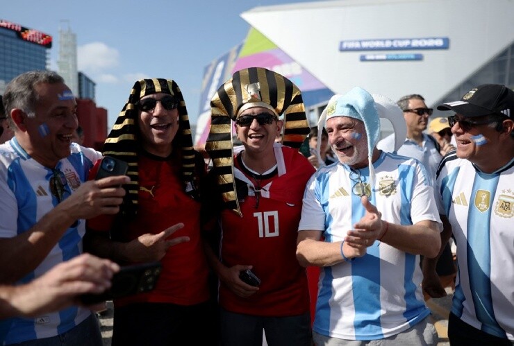 Không khí trước thềm trận đấu giữa Argentina và Ai Cập thuộc khuôn khổ vòng 1/8 World Cup vô cùng sôi động