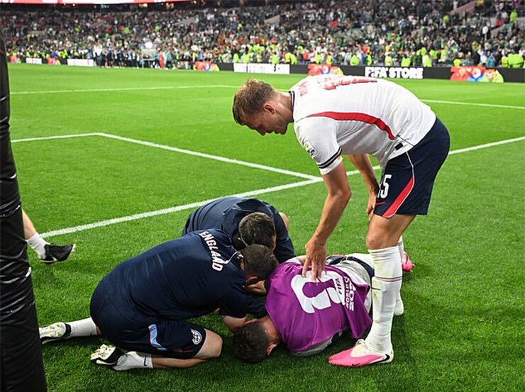 Harry Kane mất giọng, sao ĐT Anh chấn thương nặng vì ăn mừng chiến thắng Mexico - 3