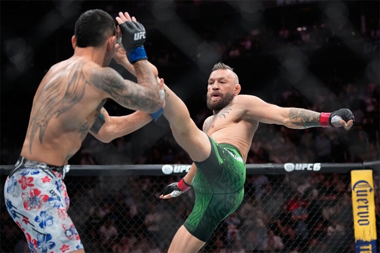 McGregor dính chấn thương ngay sau những pha ra đòn đầu tiên trước Holloway