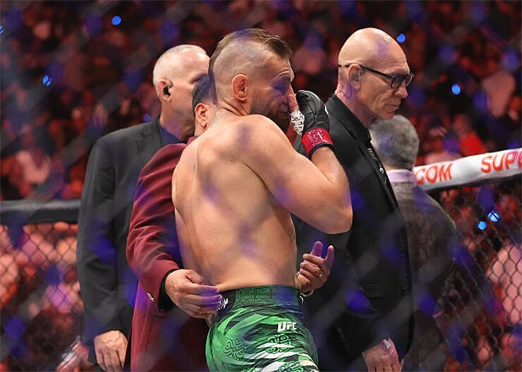 "Gã điên" McGregor tái xuất UFC sau 5 năm, gục ngã sau 69 giây & tương lai "địa ngục" - 6
