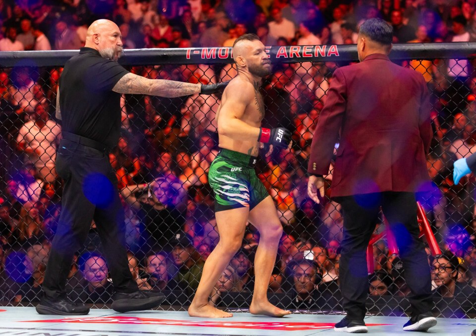 "Gã điên" McGregor tái xuất UFC sau 5 năm, gục ngã sau 69 giây & tương lai "địa ngục" - 5