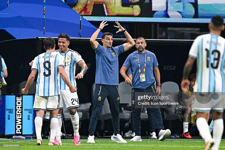 Kế hoạch ban đầu của Argentina phá sản, nhưng HLV Scaloni đã điều chỉnh kịp thời