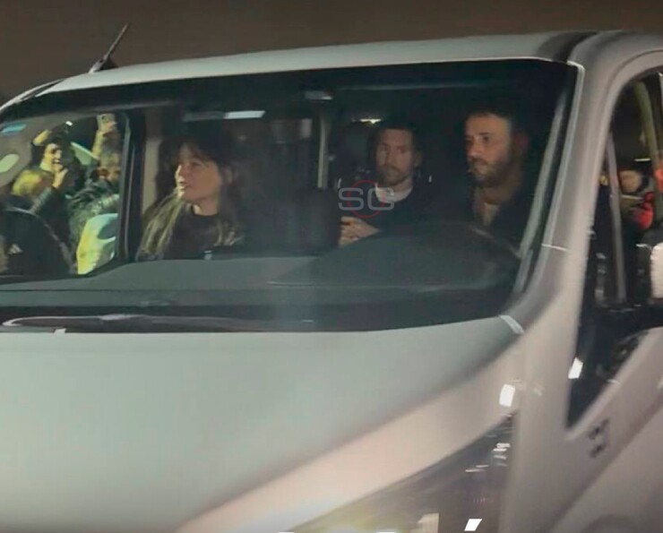 Messi trở về Argentina nghỉ ngơi